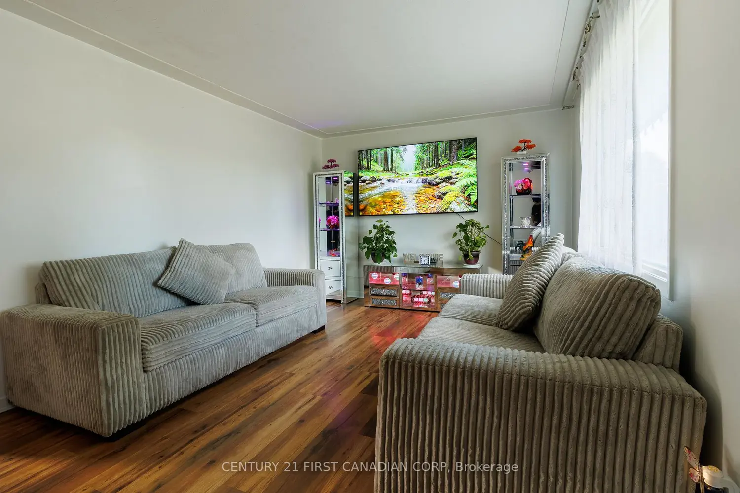 117 Goldwick Crescent photo 3