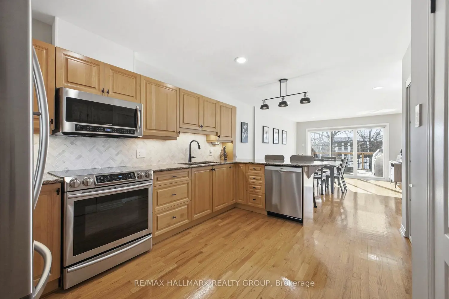 303B James Street photo 2