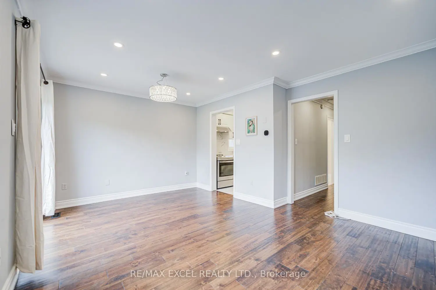 7025 Dunrobin Way photo 5
