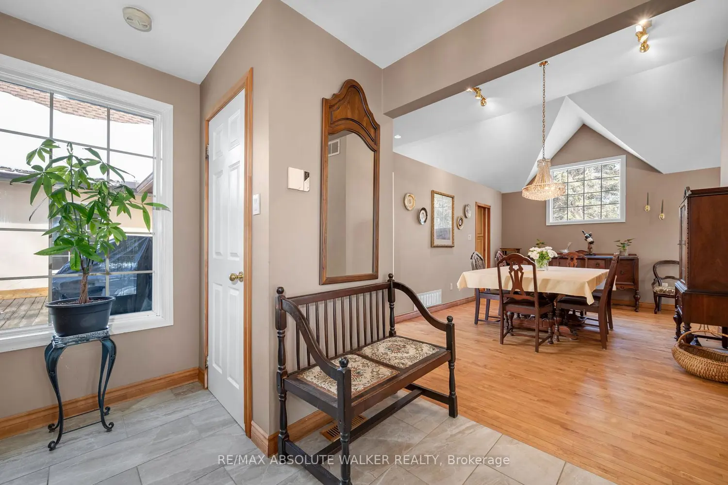 7681 Settler's Way photo 2