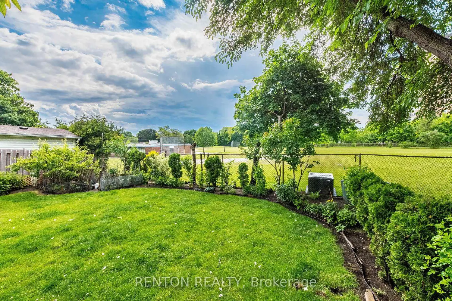 2304 Bonner Road photo 4