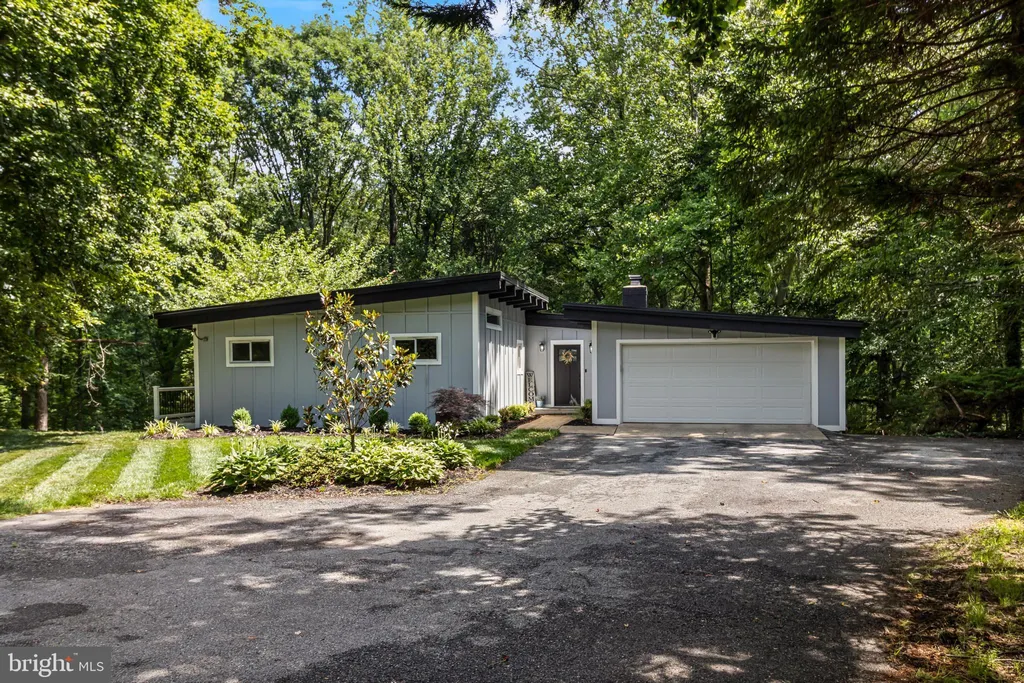 29822 Donna Drive, Mechanicsville, MD 20659
