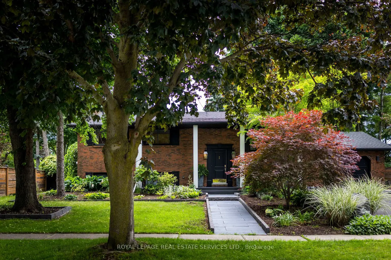 13 Upper Canada Drive photo 2