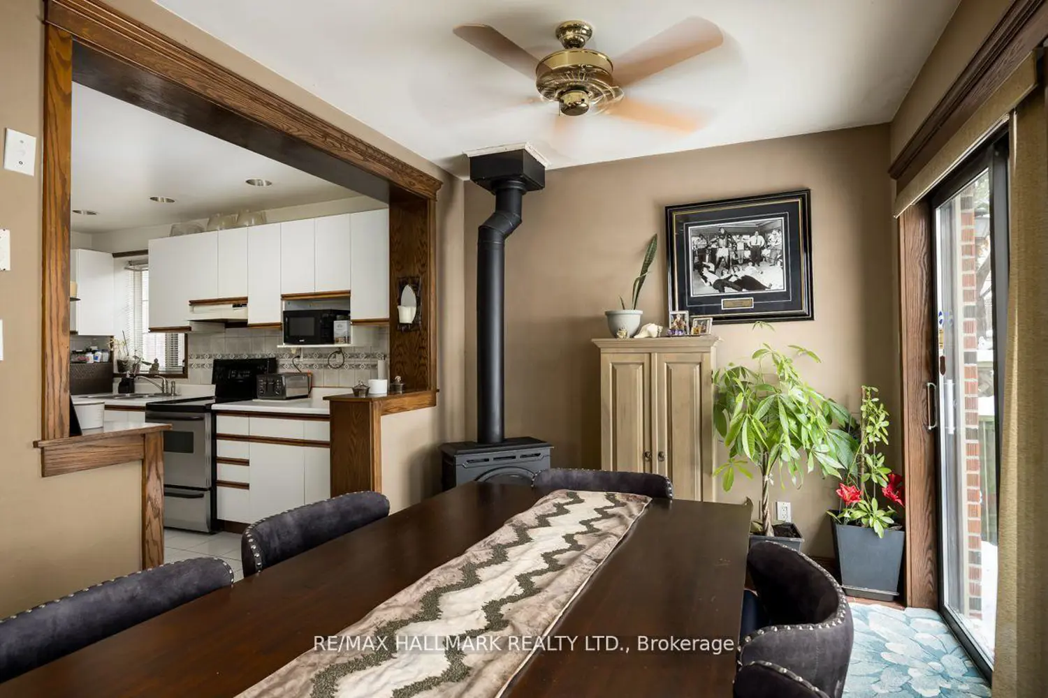 22 Airley Crescent photo 4