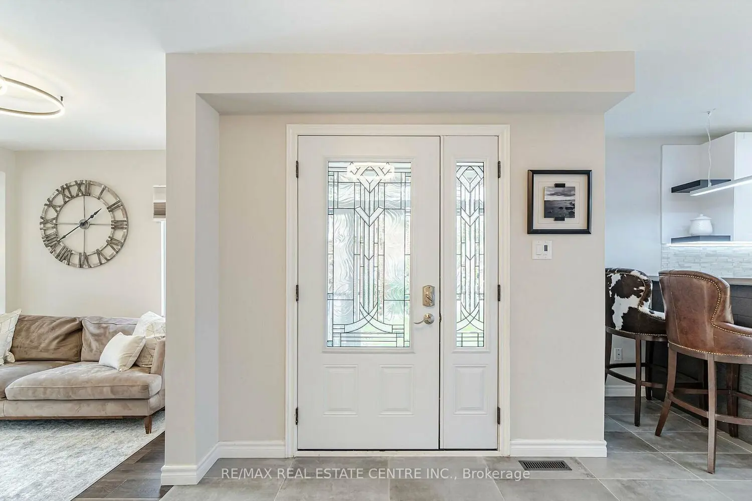 2046 Glenada Crescent photo 3