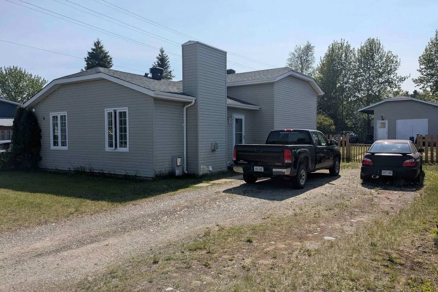 34 Hemlo Drive photo 2