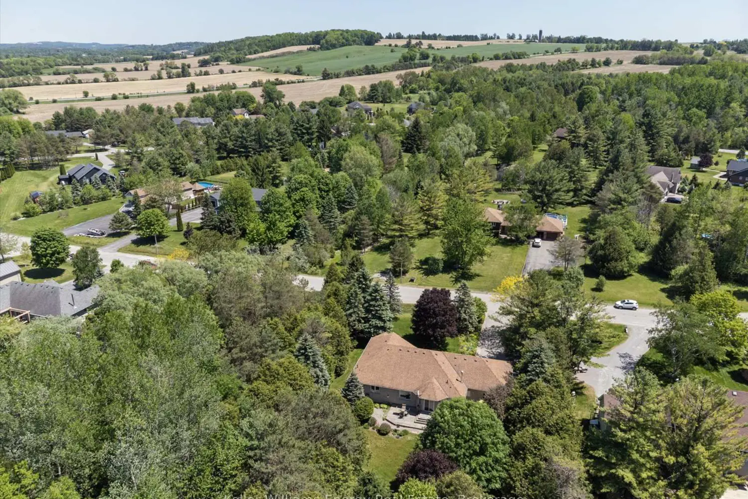 3915 Larose Crescent photo 4