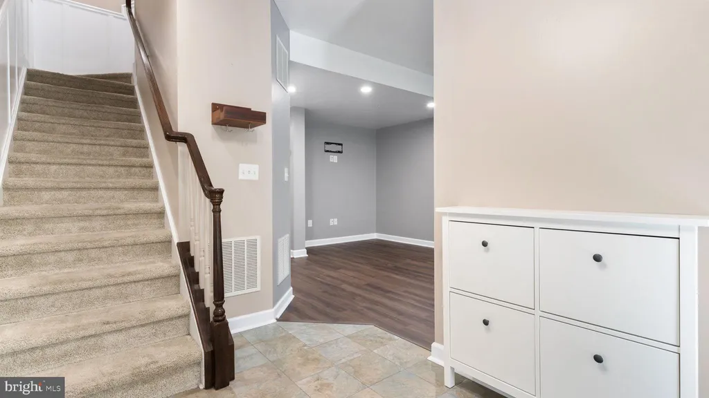 7724 Duncannon Lane, Hanover, MD 21076 photo 3