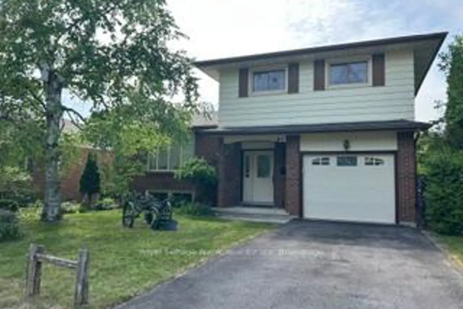 87 Oakwood Crescent