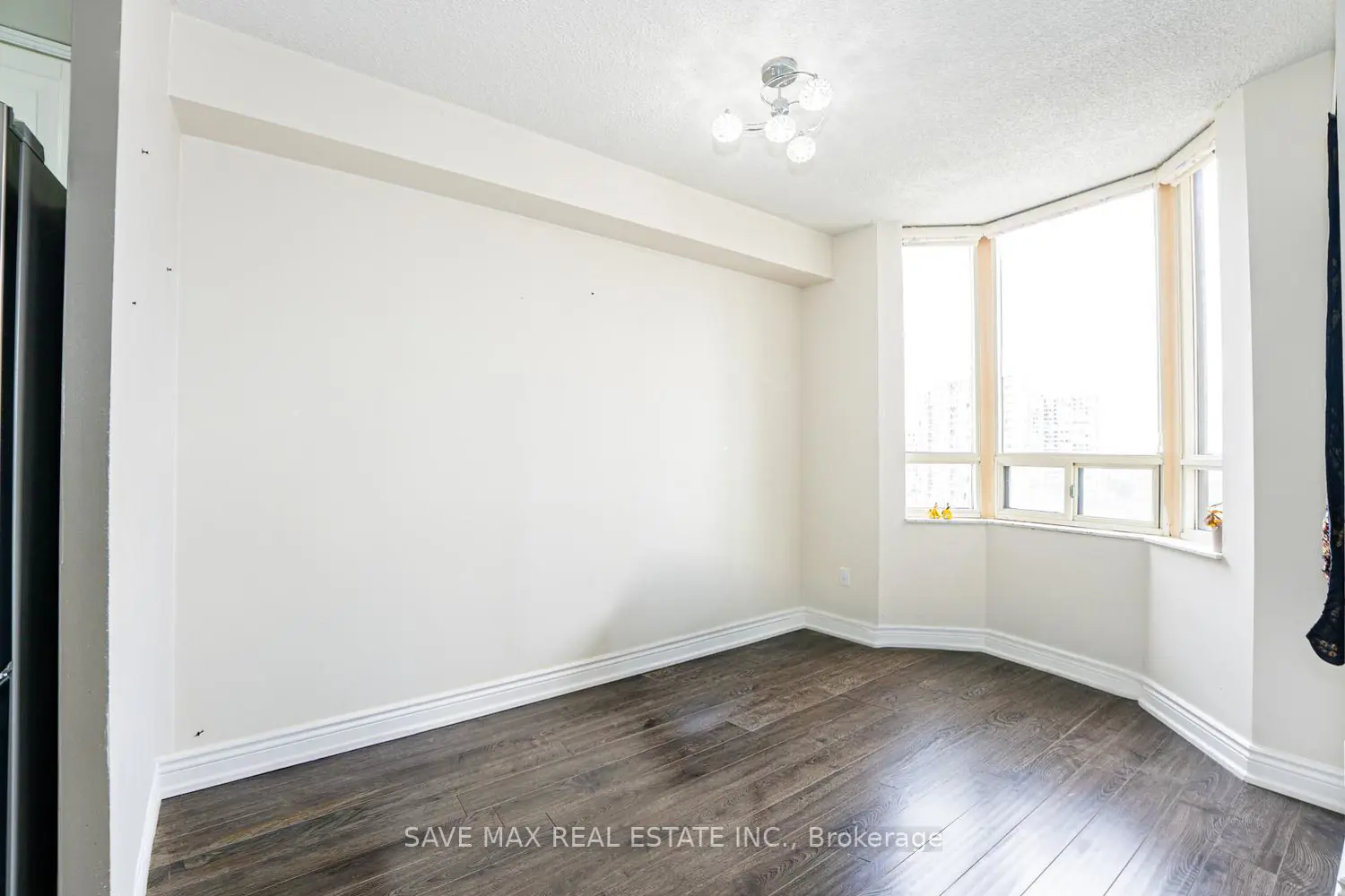 5 Lisa Street 1404 photo 2