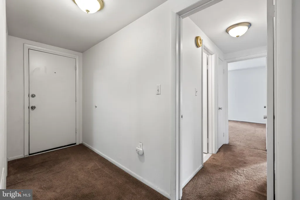 19 Hamill Road Unit 19E, Baltimore, MD 21210 photo 4