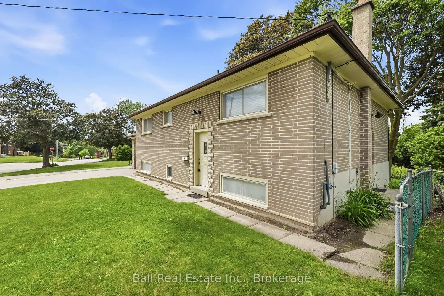 614 Lansdowne Drive photo 3