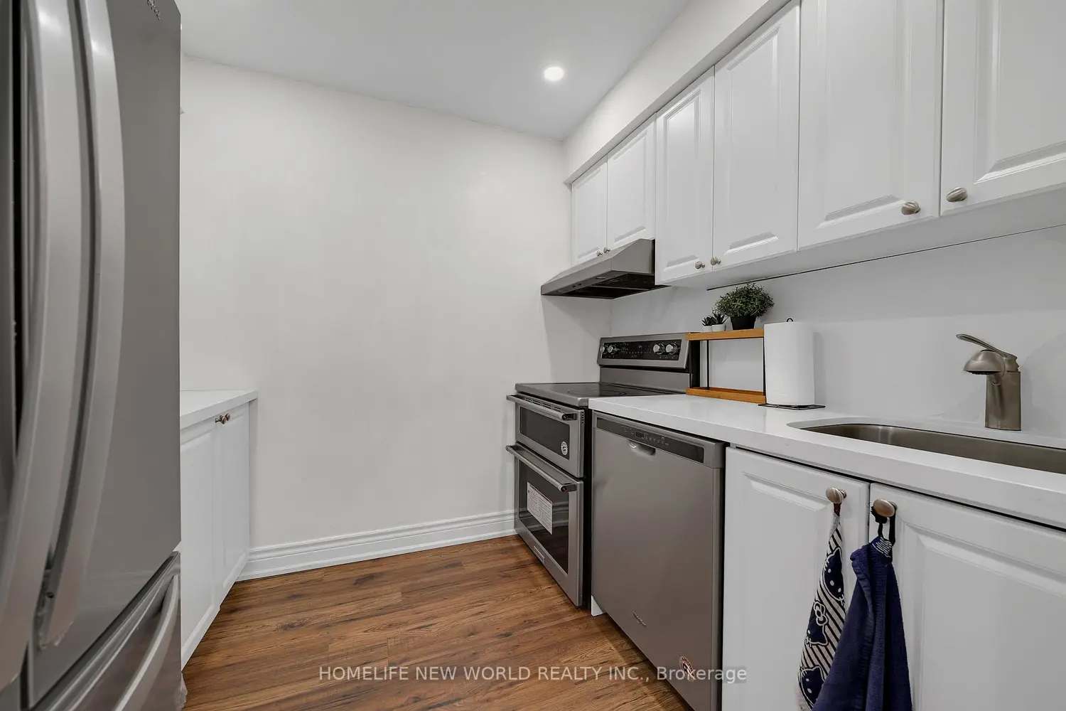 38 Springfair Avenue photo 4
