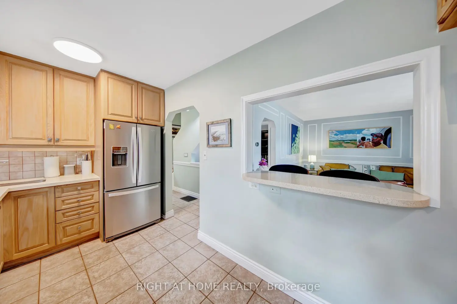 74 Mccaul Street photo 3