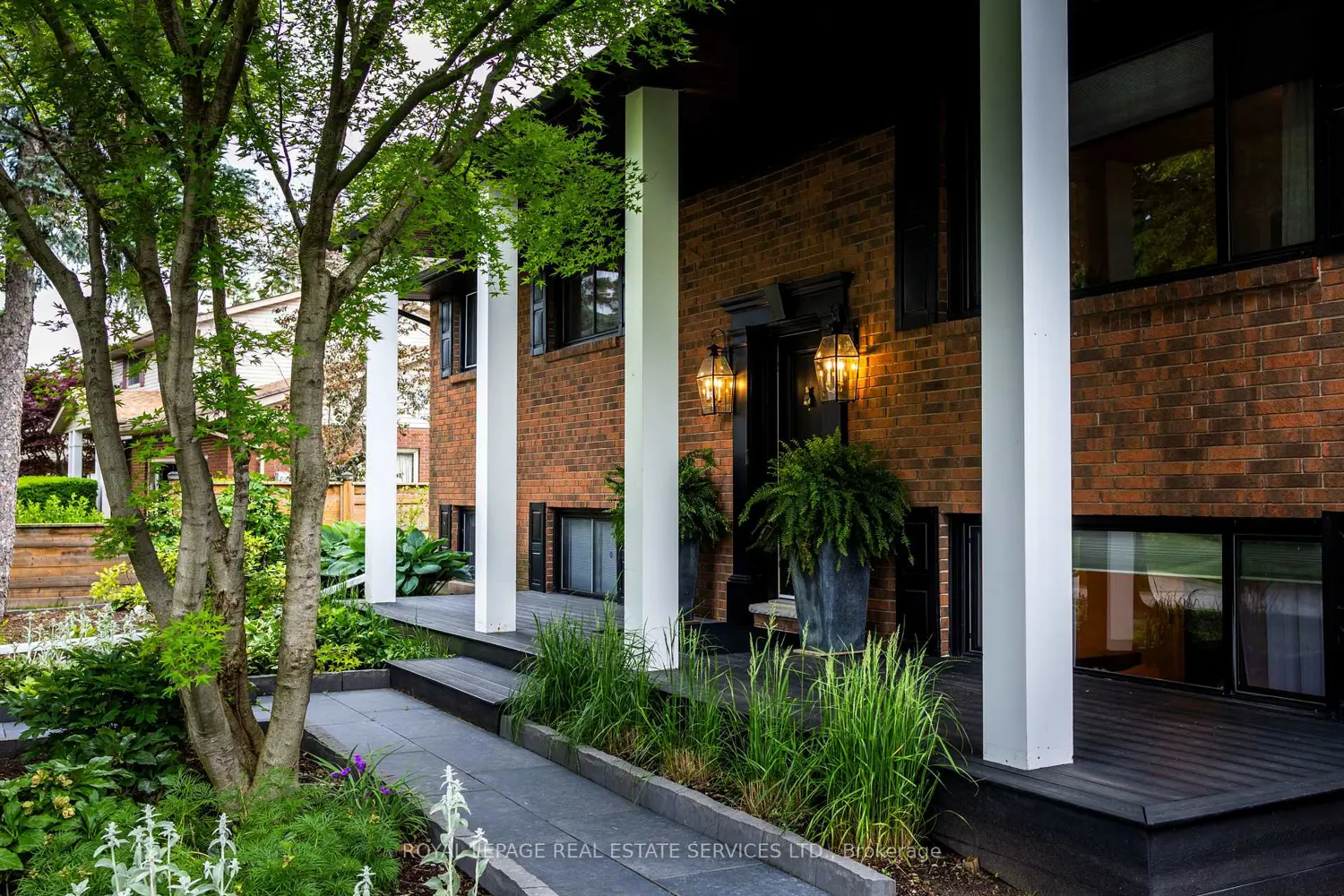13 Upper Canada Drive photo 3