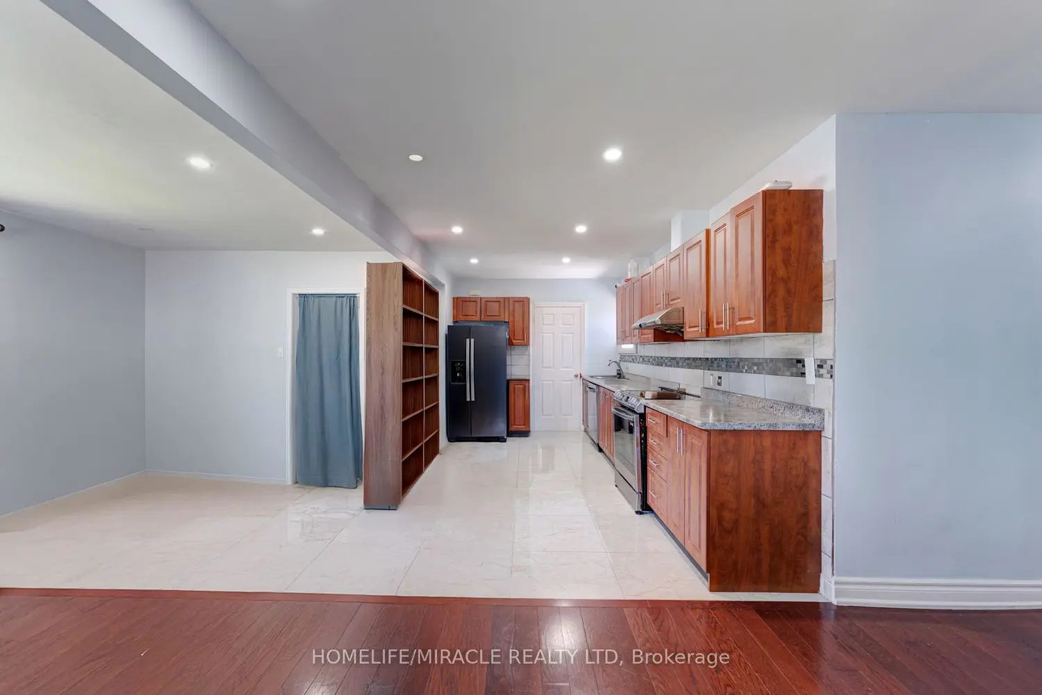544 Adelaide Avenue photo 5