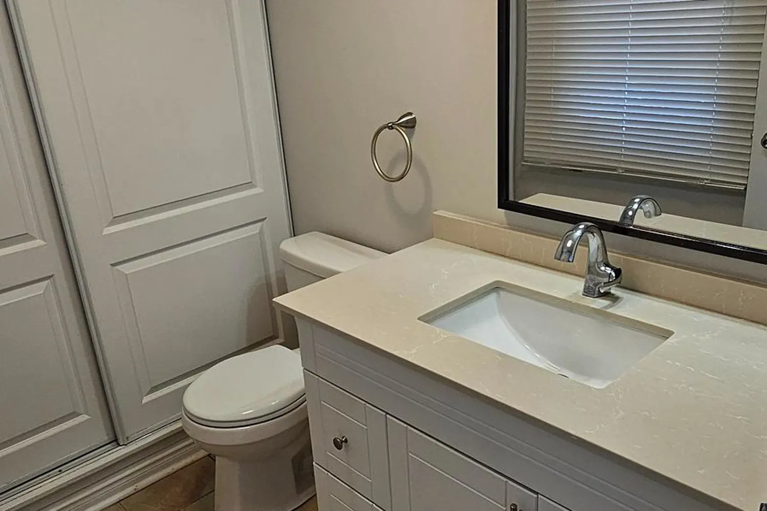 3070 Thomas Street 8 photo 4
