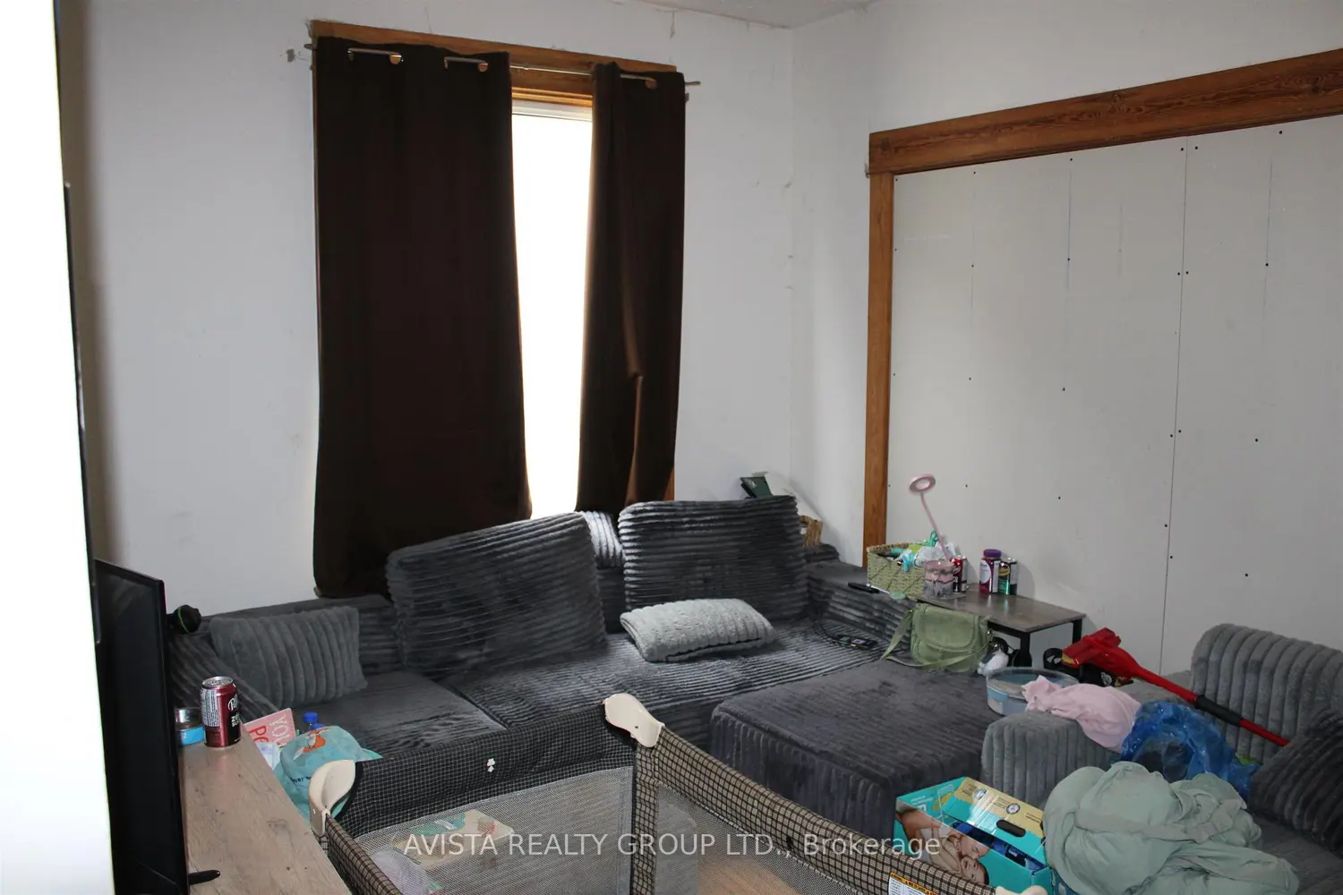 221 Francis St W photo 3