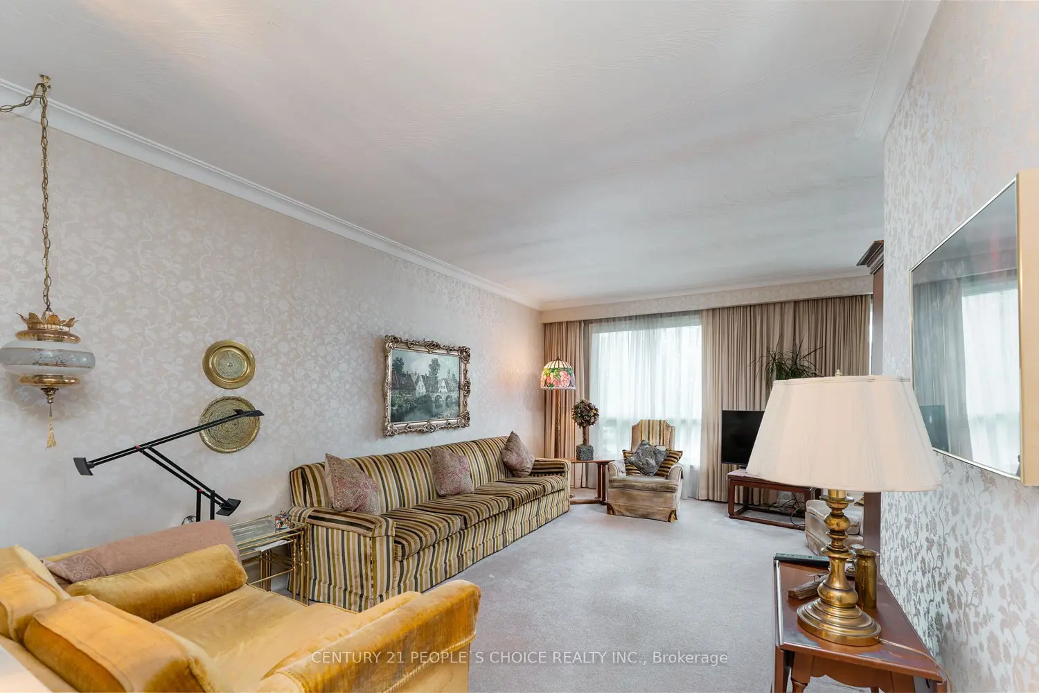 82 Hadrian Drive photo 5