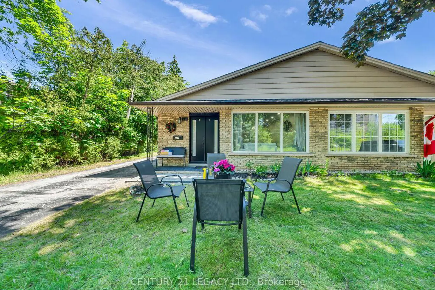 957 Francis Road photo 2