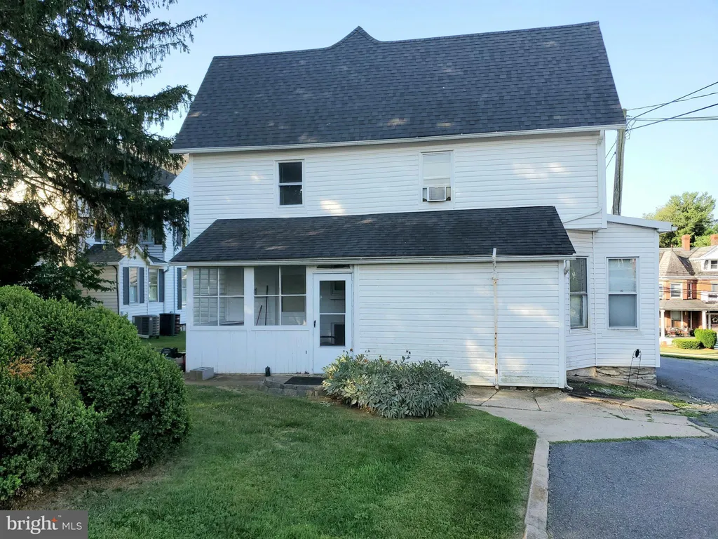 33 E Main Street, Middletown, MD 21769 photo 5