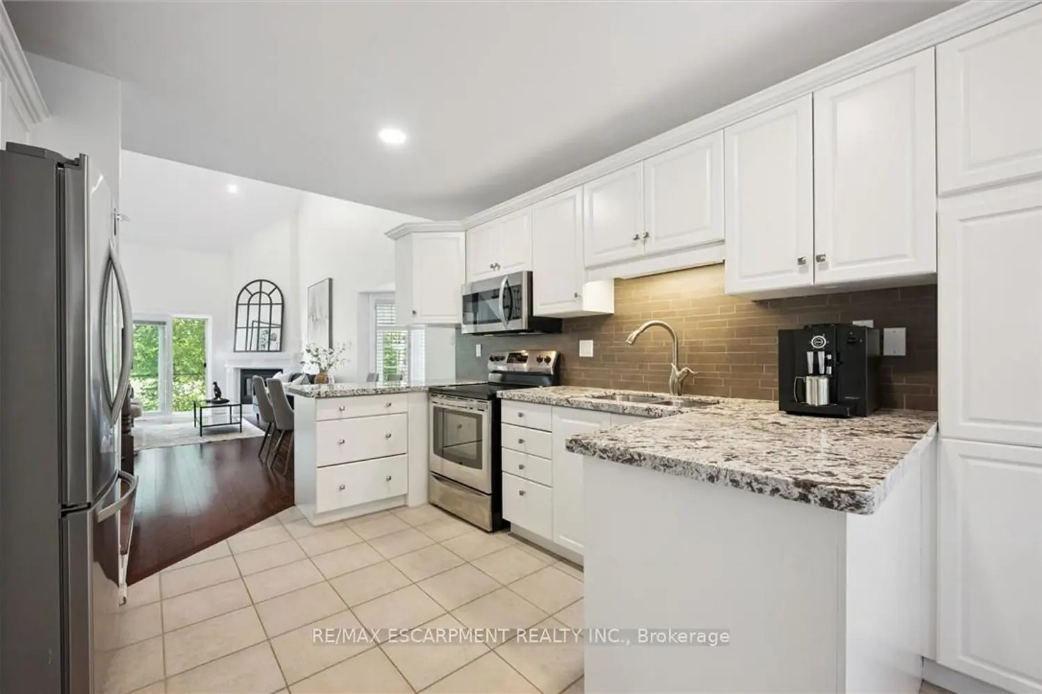 3243 New Street 5 photo 3