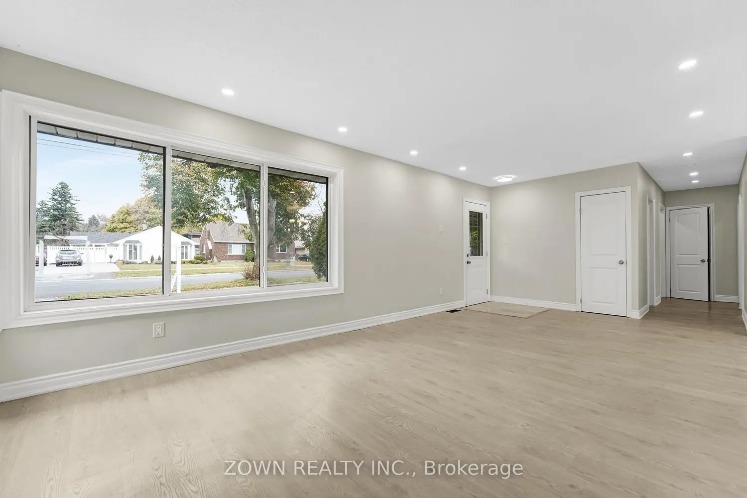 5866 Valley Way photo 2
