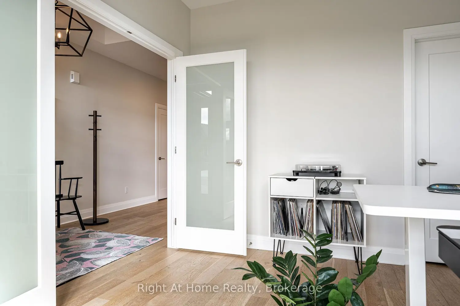 206 Orr Street photo 4