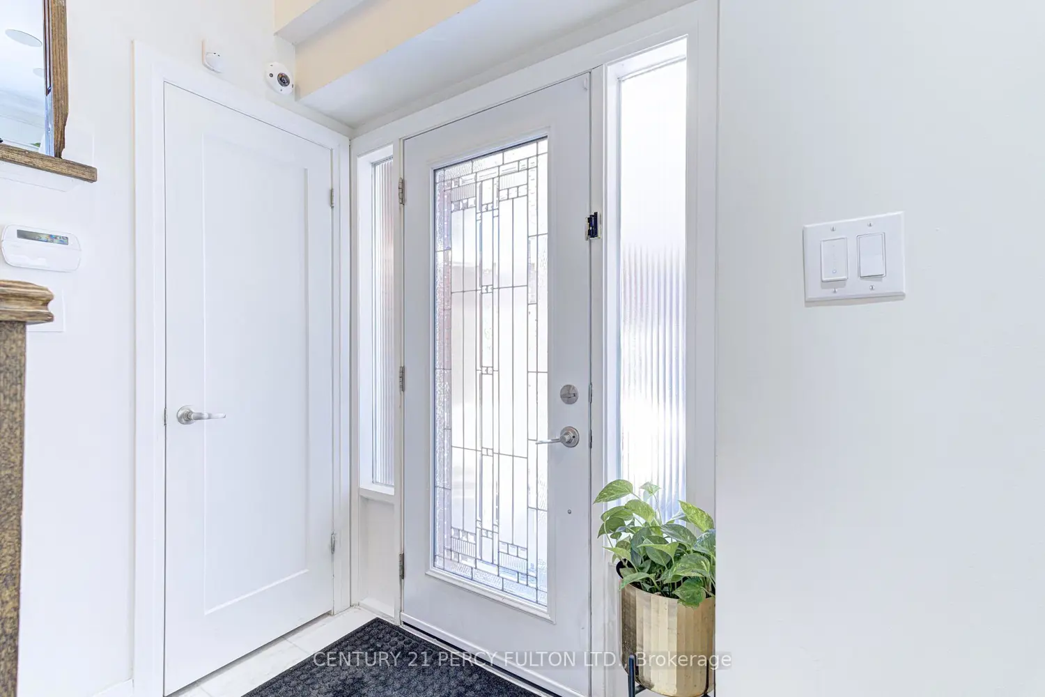 109 Woodcroft Lane photo 5