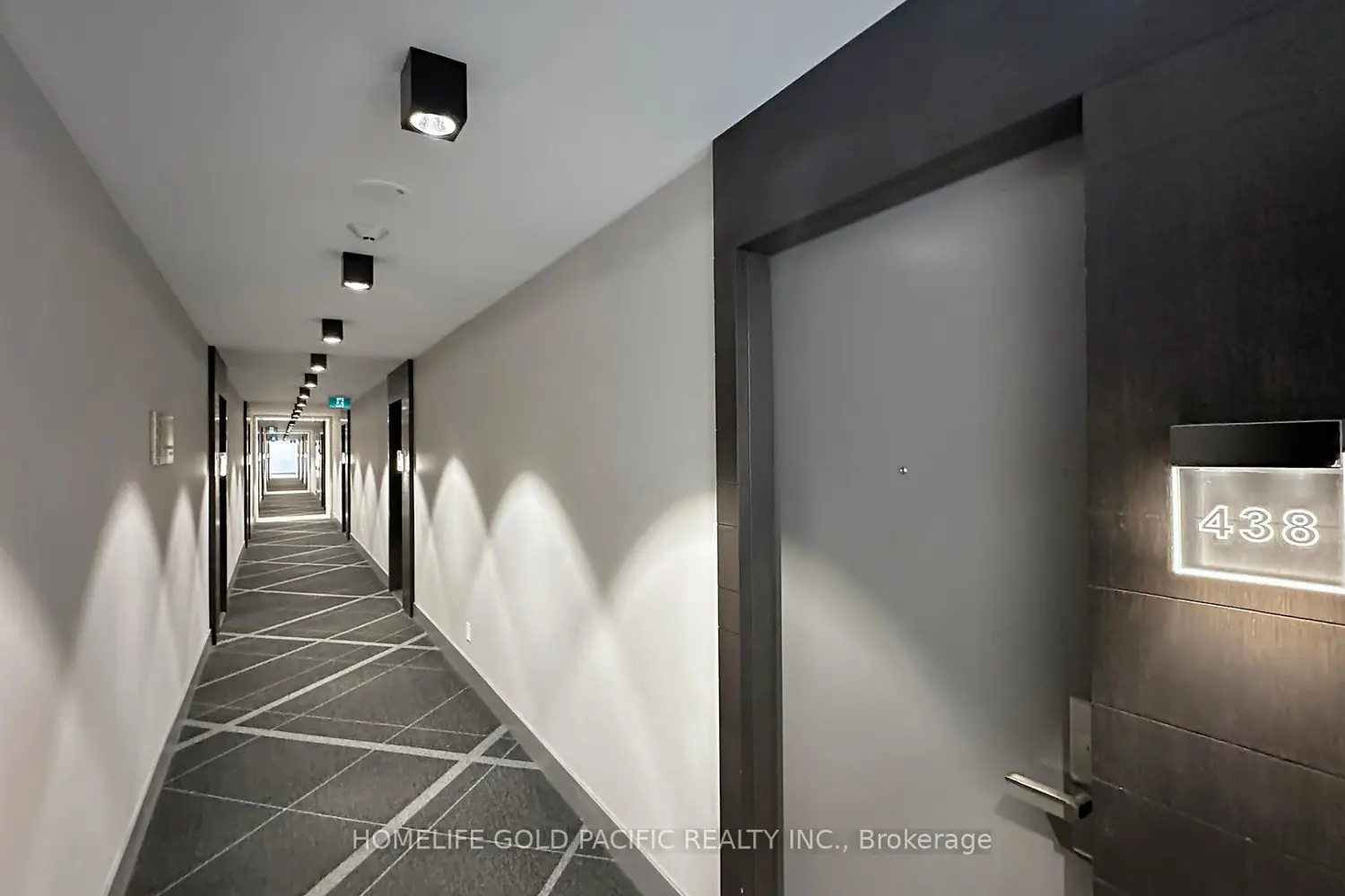 15 Merchants Wharf 438 photo 2