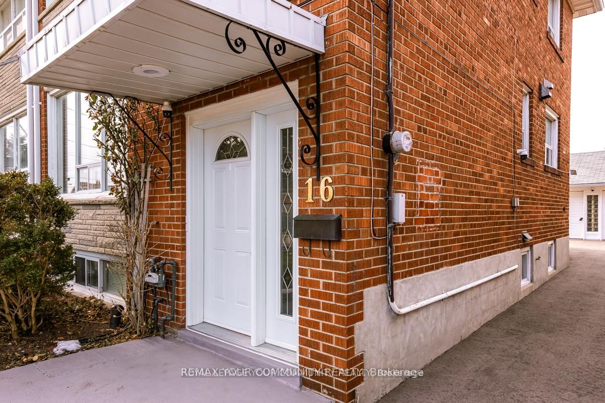 16 Martini Drive, Toronto, ON, M6M 4X5 photo 4