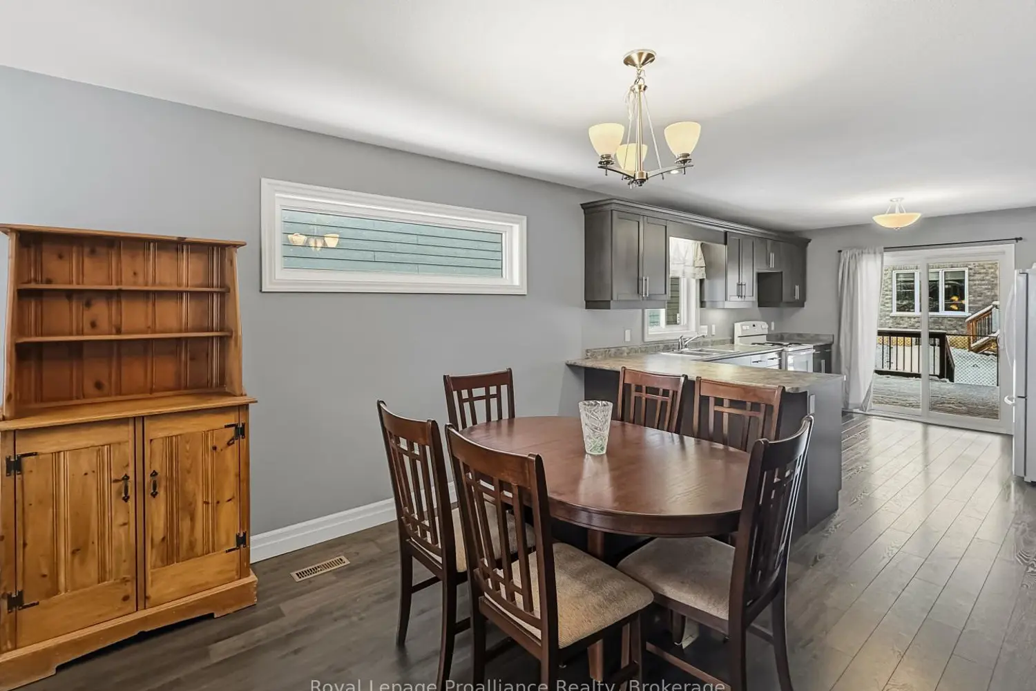 8 Tessa Boulevard photo 4
