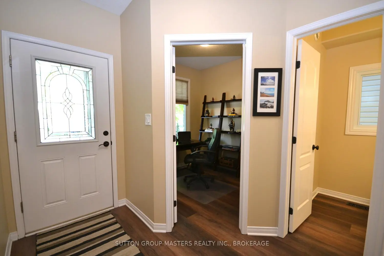 737 Margaret Way photo 4