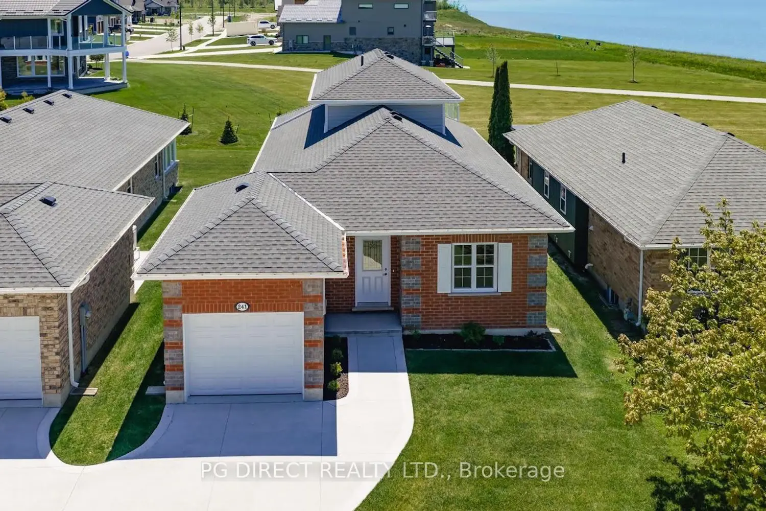 241 Bethune Crescent photo 2