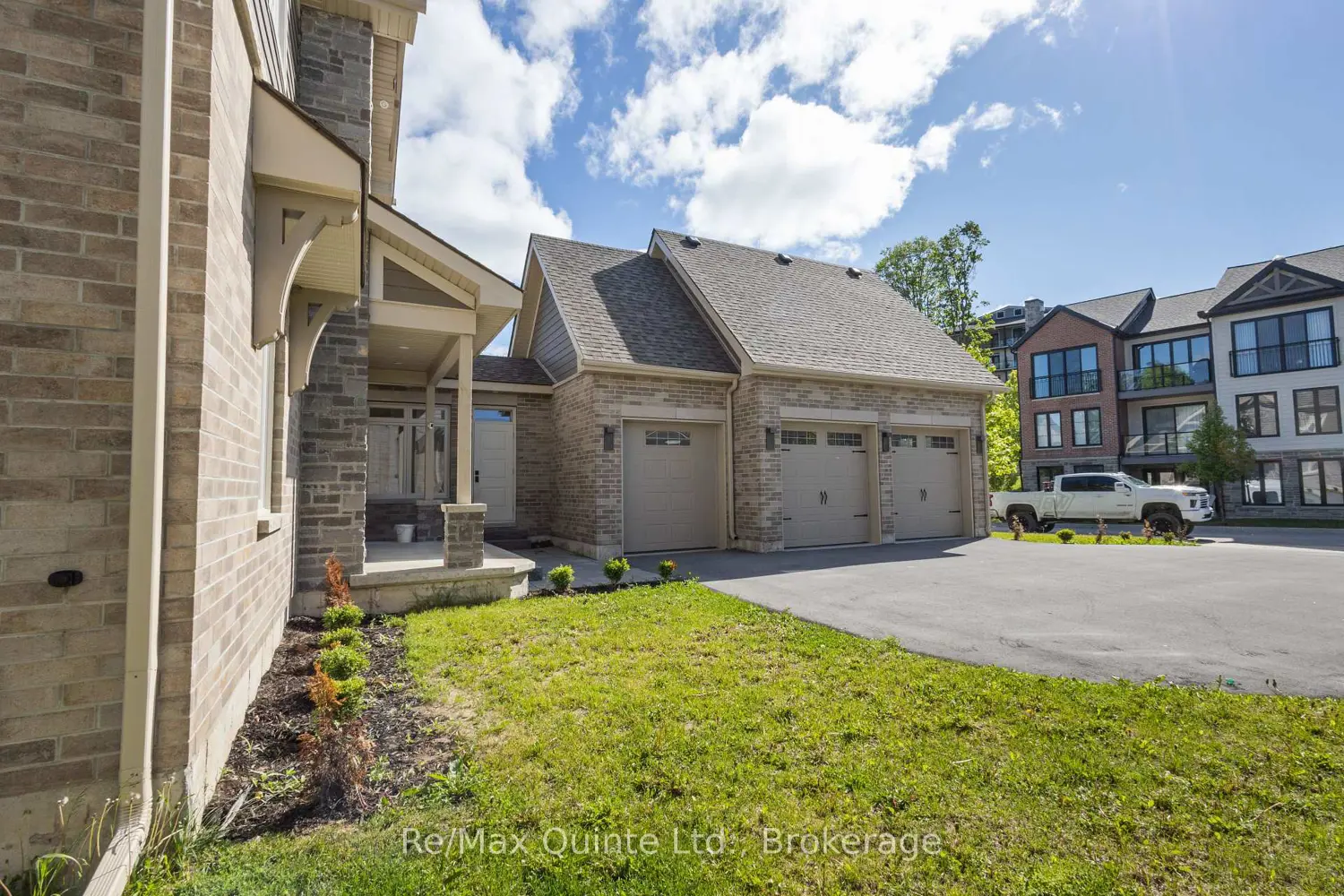 125 Villeneuve Drive photo 3
