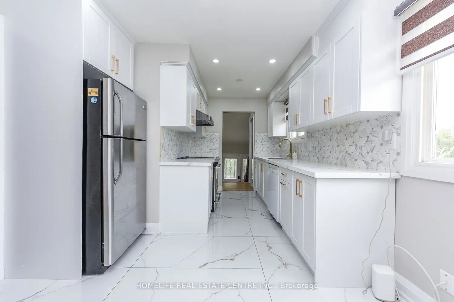 12 Courtleigh Square photo 3