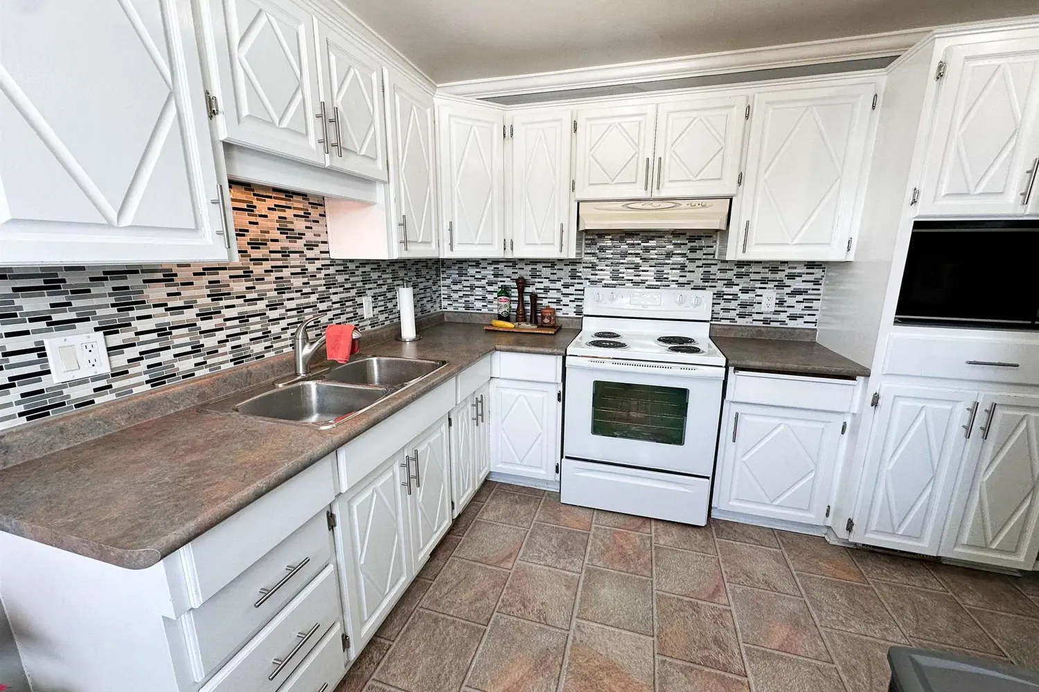 6 Pine Crescent photo 4