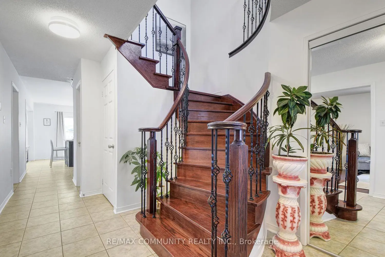 96 Mosley Crescent photo 3