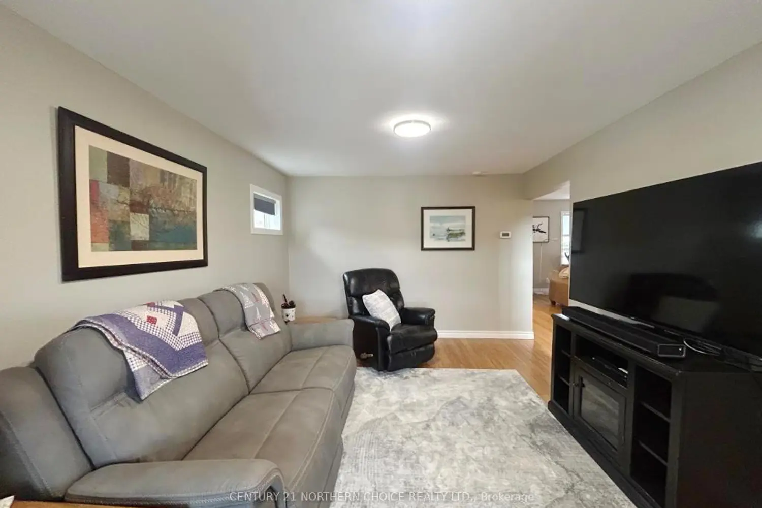 1115 River Road West photo 3