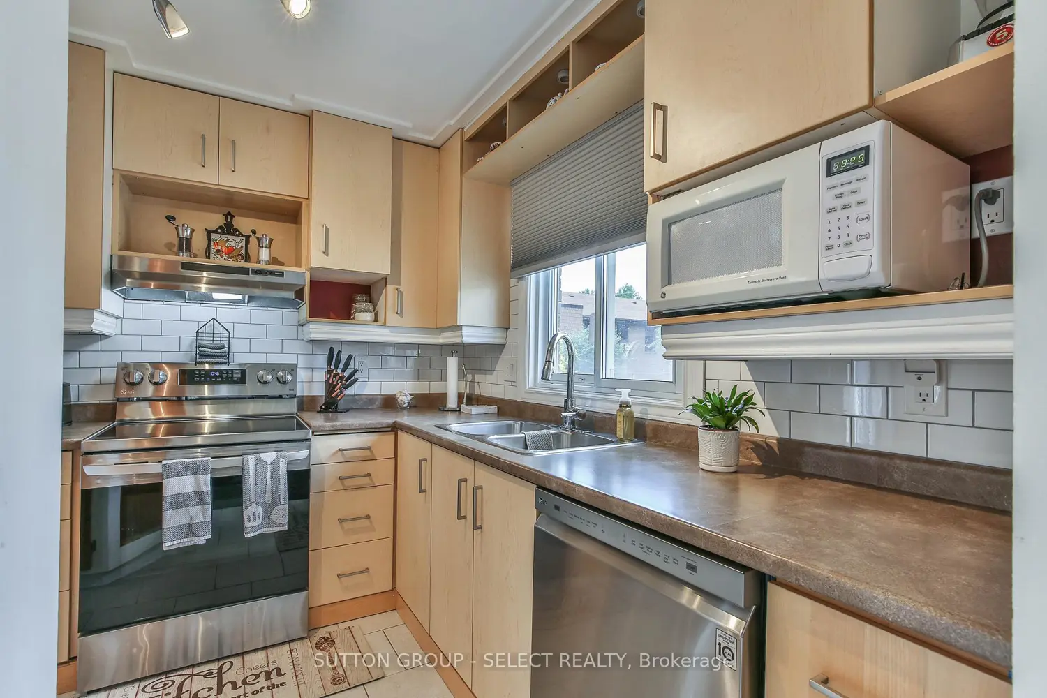 230 Clarke Road 226 photo 3