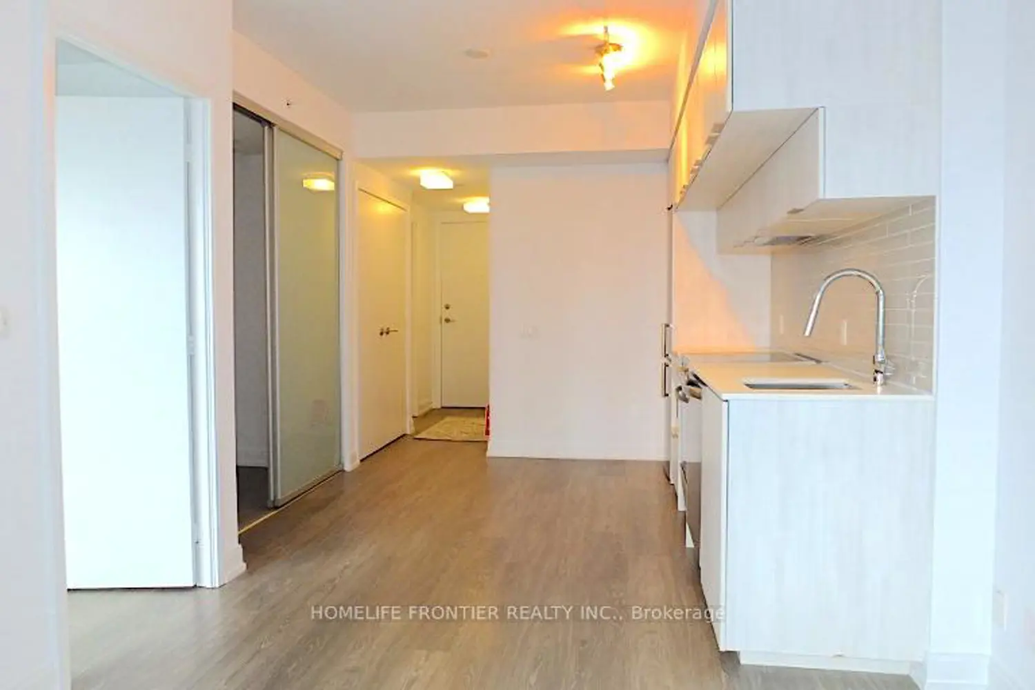 181 Dundas Street 3201 photo 3