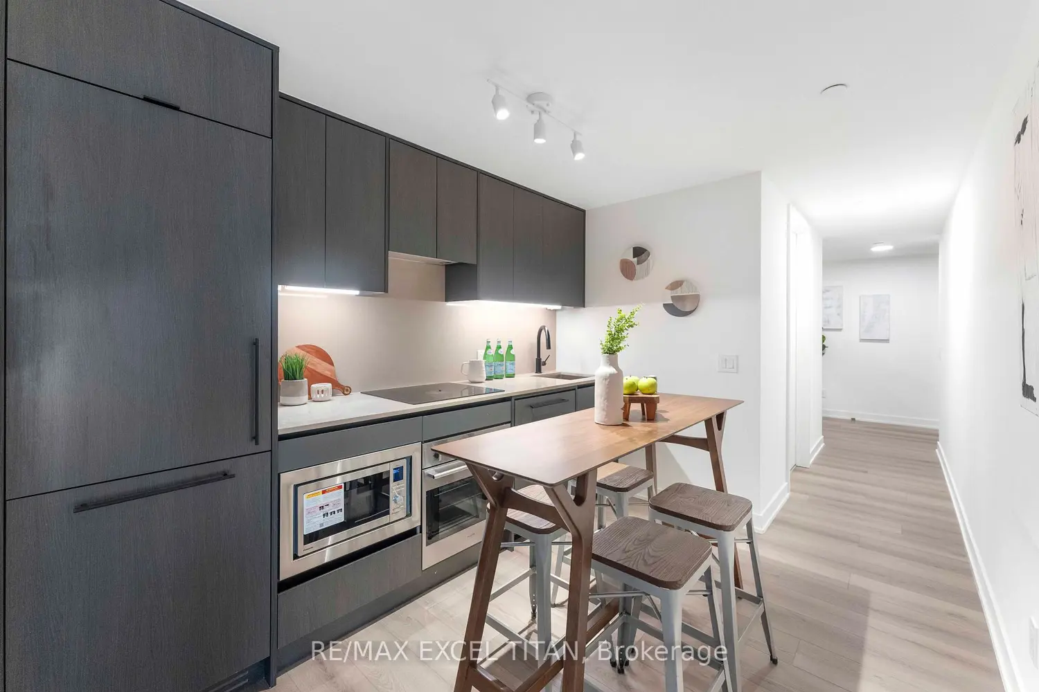 5 Lakeview Avenue 611 photo 2