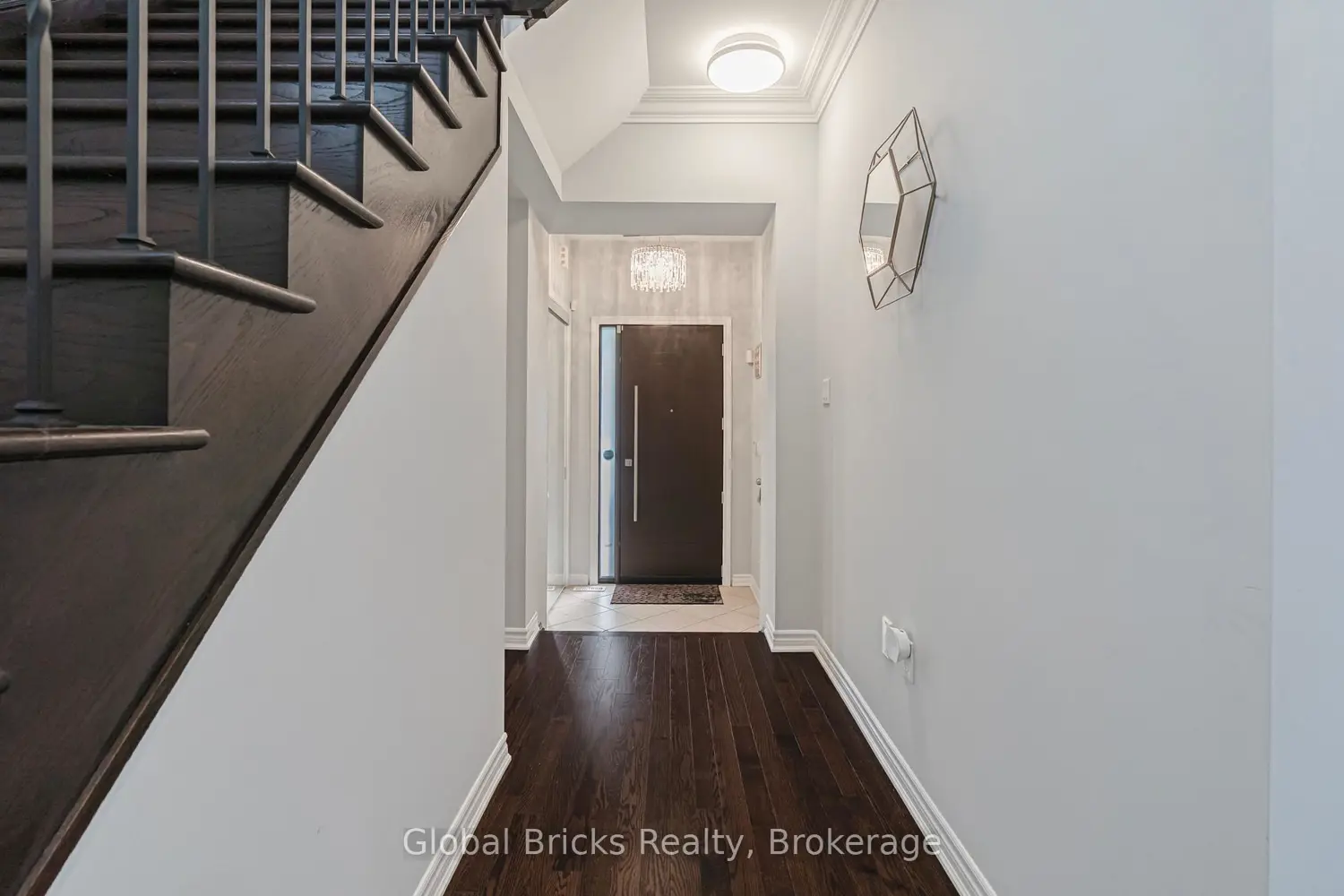 495 Blinco Terrace photo 2