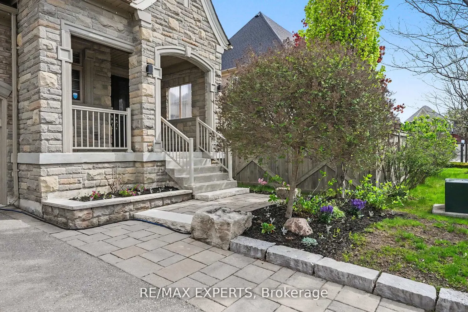 4 Sim Hill Crescent photo 3