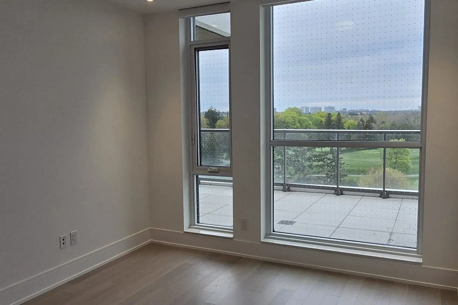 399 Royal Orchard Boulevard 519 photo 2