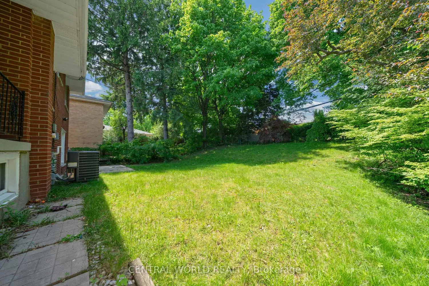 38 Denrock Drive photo 3