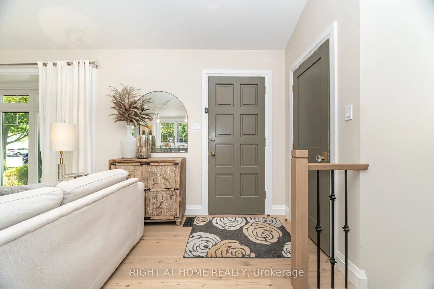 5188 Cherryhill Crescent photo 2