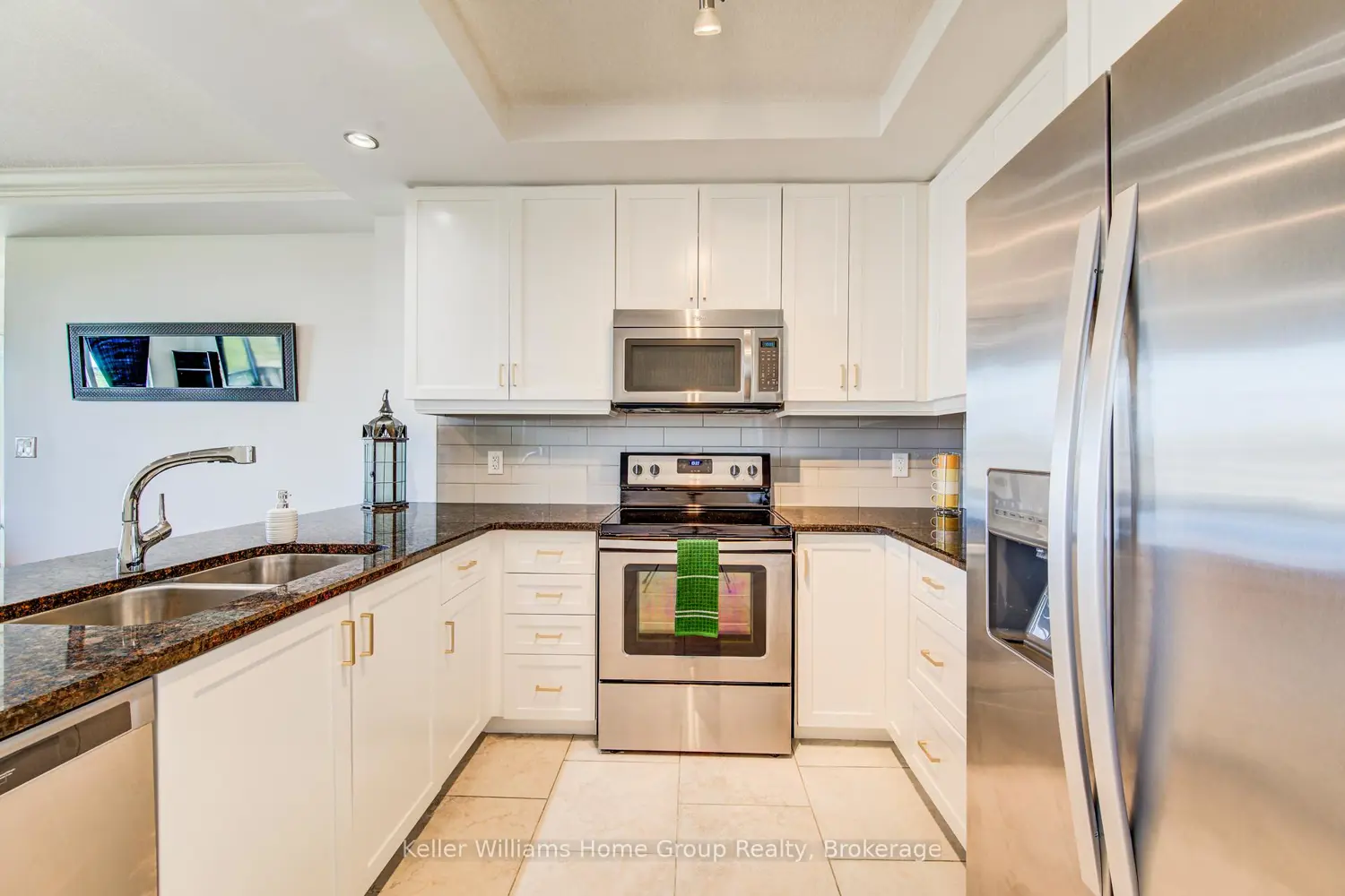 150 Wellington Street 901 photo 2