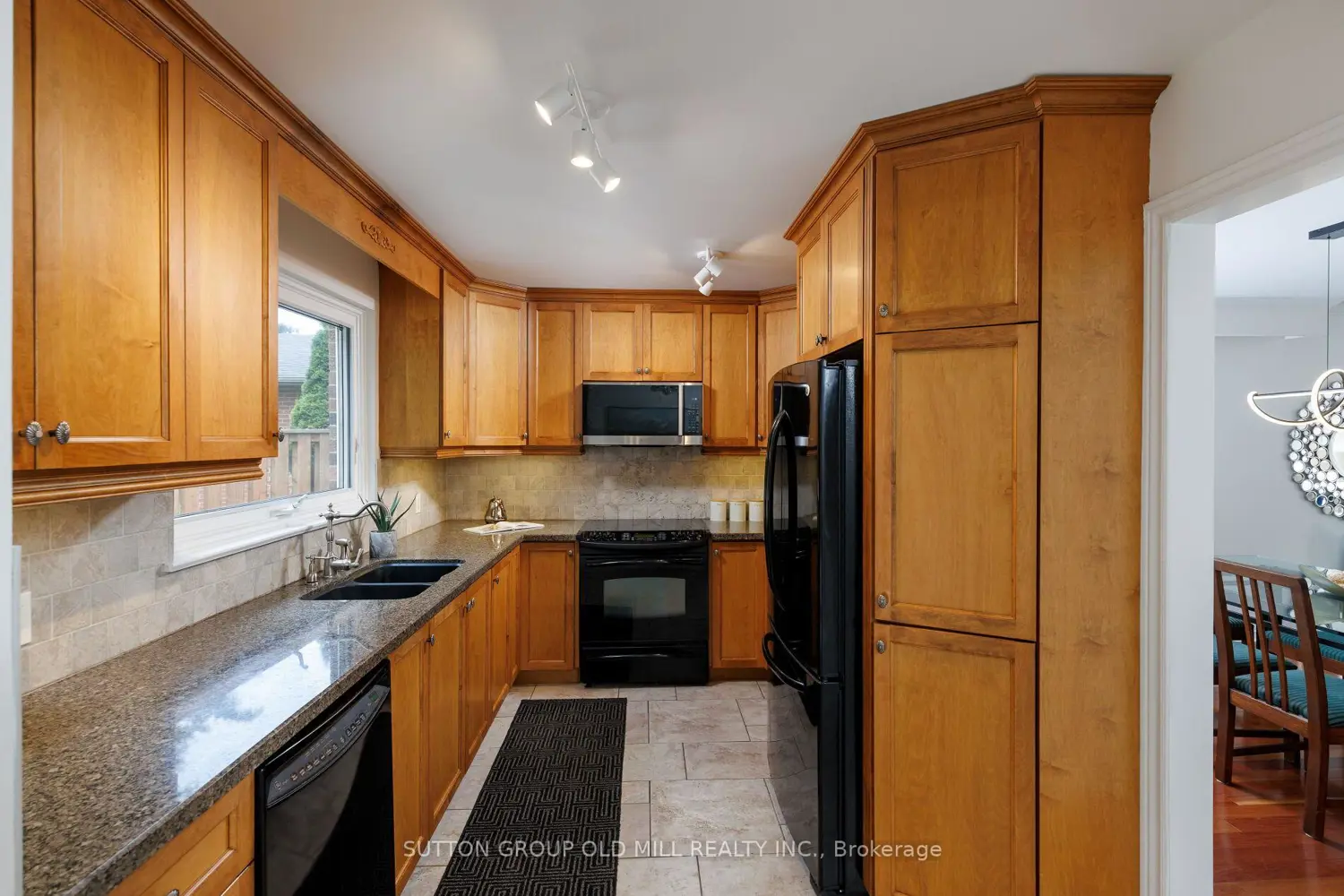 853 Kowal Drive photo 4
