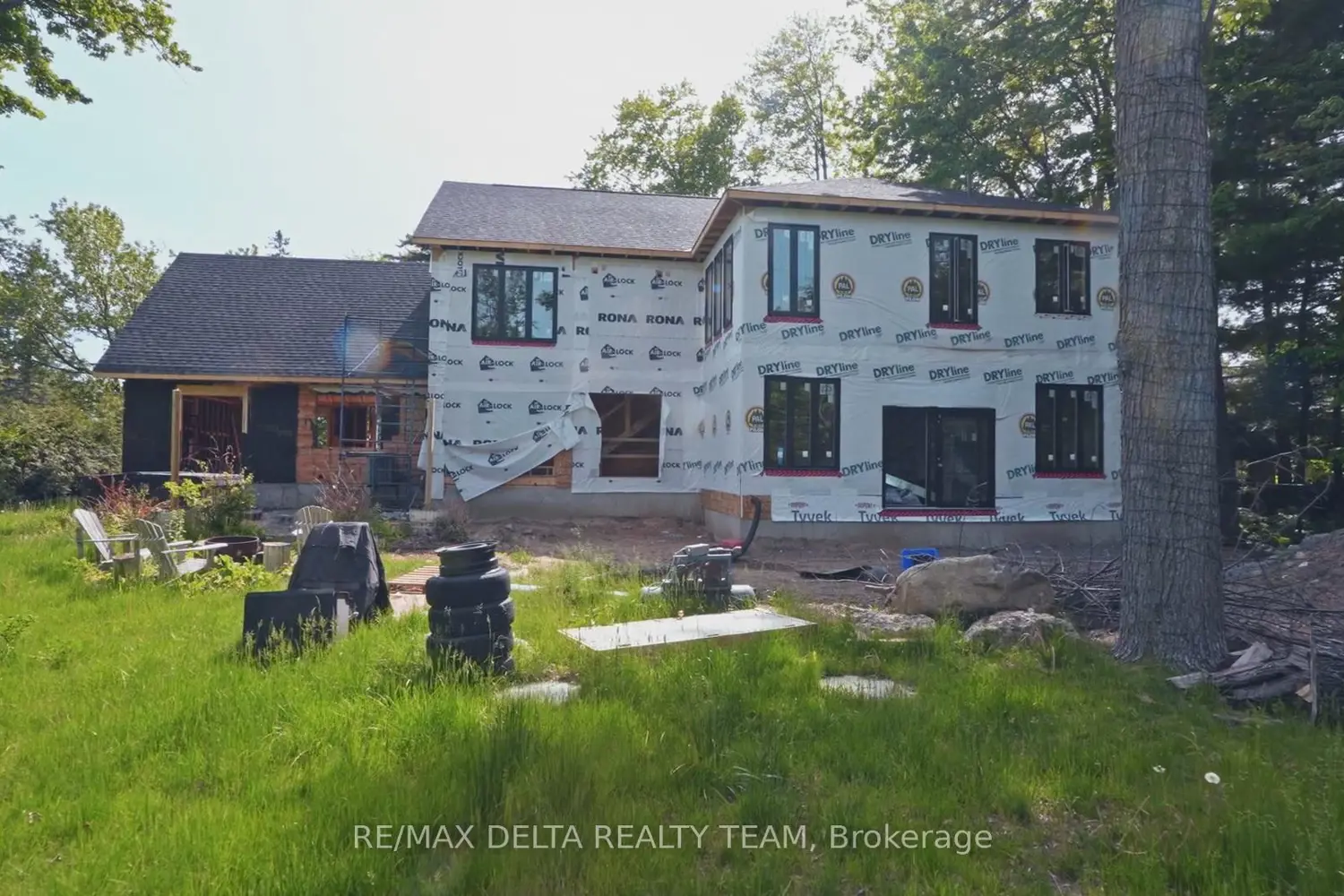 8 Pineglen Crescent photo 3